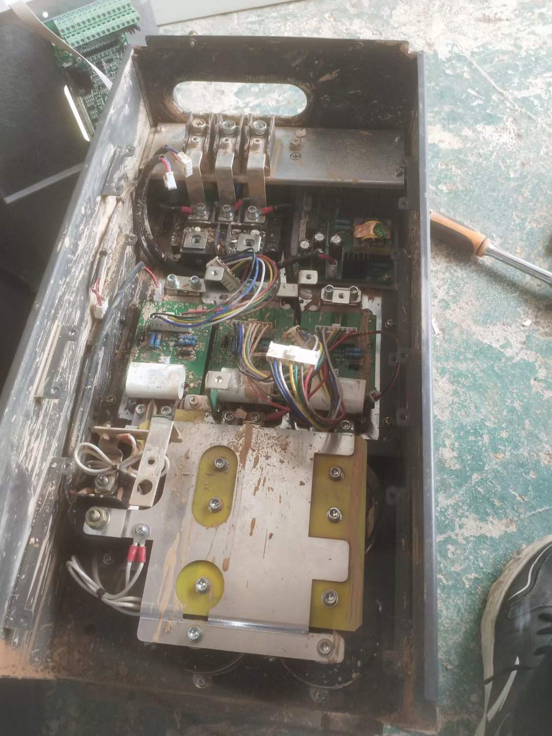 變頻器泡水進水維修